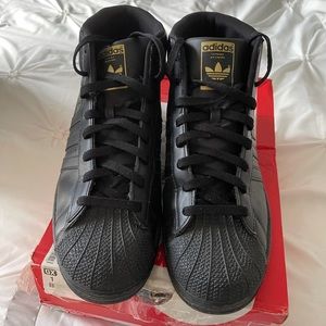 Size 12 shell toe Adidas men’s